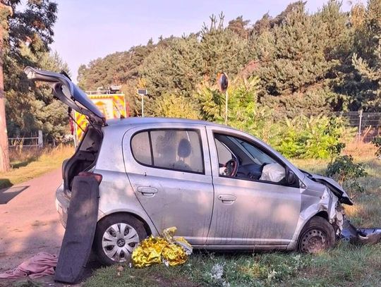 Wypadek drogowy w Krzewencie: dwie osoby poszkodowane