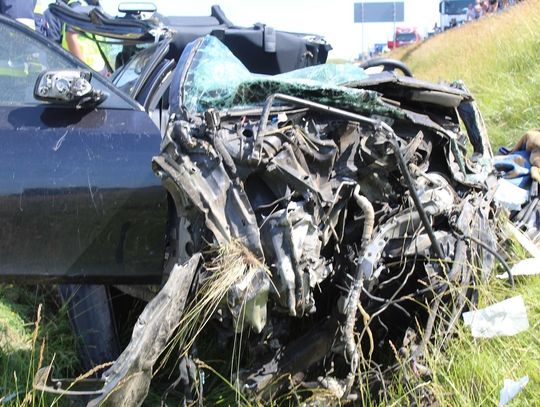 Wypadek na A1 w pobliżu Uniesławic. 38-latek uderzył w ogrodzenie i nasyp. Przebywa w szpitalu