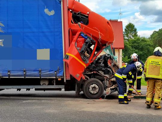 Wypadek na trasie Kowal-Włocławek. Droga zablokowana, jedna osoba w szpitalu