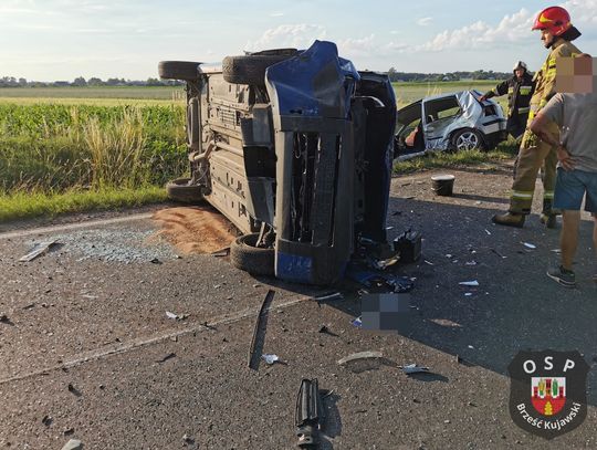 Wypadek pod Włocławkiem. 58-latka była zakleszczona w swoim pojeździe