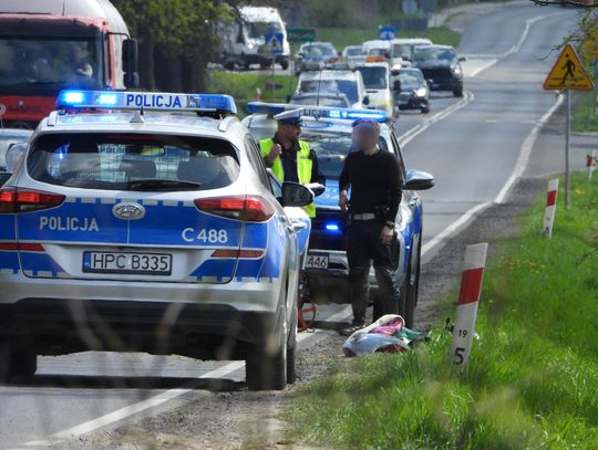 Wypadek policyjnego motocykla. Ogromny korek na DK 67
