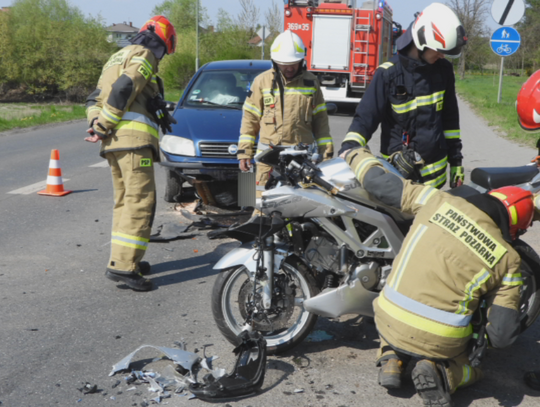 Wypadek w Kruszynie. Motocyklista został przewieziony do szpitala