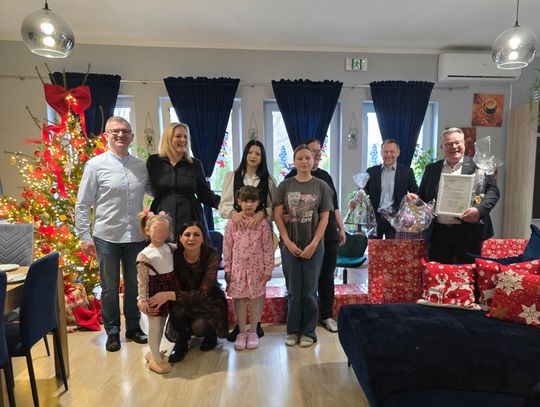 Wyposażenie dla trzech domów dziecka od firmy Salamander. Dzieci podziękowały upominkami