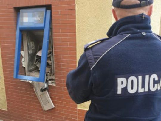 Wysalidzi bankomat w Łabiszynie. Policja szuka świadków 