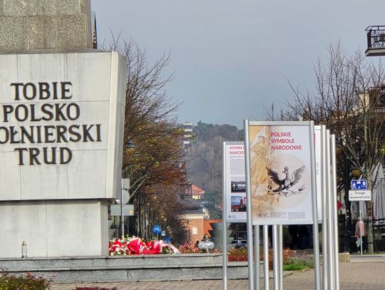 Wystawa „Polskie Symbole Narodowe” na Placu Wolności