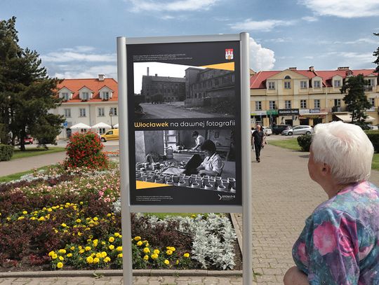 Wystawa zdjęć dawnego Włocławka na placu Wolności