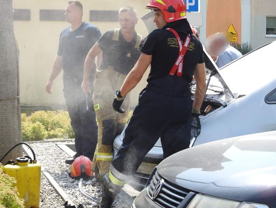 Z powodu upału zapaliło się auto na os. Południe. Bezpieczniejsze silniki Diesla 