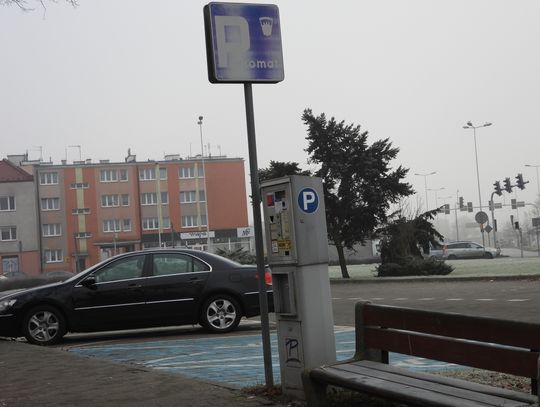 Za bilet parkingowy będzie można płacić kartą? Trwają rozmowy na temat zmiany parkomatów