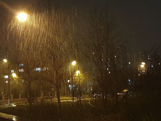 Za oknami pierwszy w tym roku śnieg. IMGW wydaje ostrzeżenie...