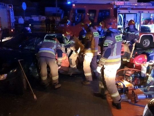 Zablokowany pas jedni w kierunku Torunia. Wypadek na skrzyżowaniu ul. Okrzei i Wroniej