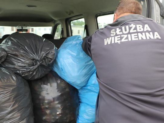 Zakład Karny we Włocławku przekazał nakrętki stowarzyszeniu „Oligo”
