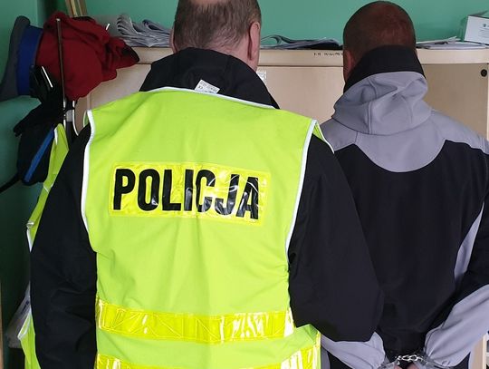 Zarzuty dla 13 pseudokibiców,którzy zniszczyli mienie OSiR podczas meczu 