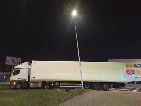 Zasłabł za kierownicą i uderzył w słup. Skutki usuwano kilka godzin