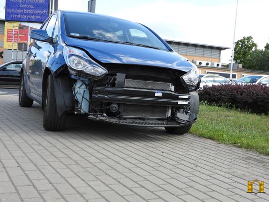 Zdarzenie drogowe na skrzyżowaniu ulic Okrzei, Wroniej i Kruszyńskiej