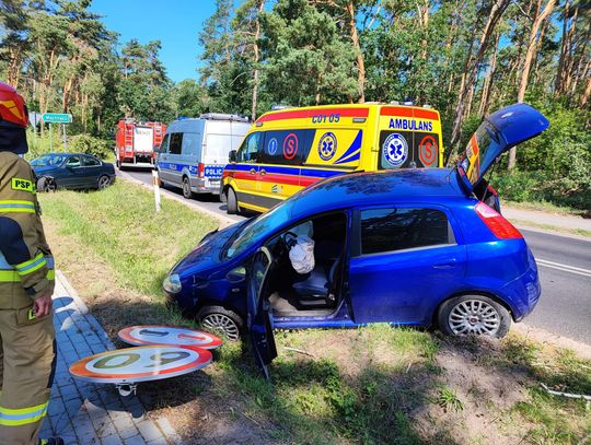 Zderzenie BMW i Fiata w Wieńcu Zalesie. Ruchem kierują służby