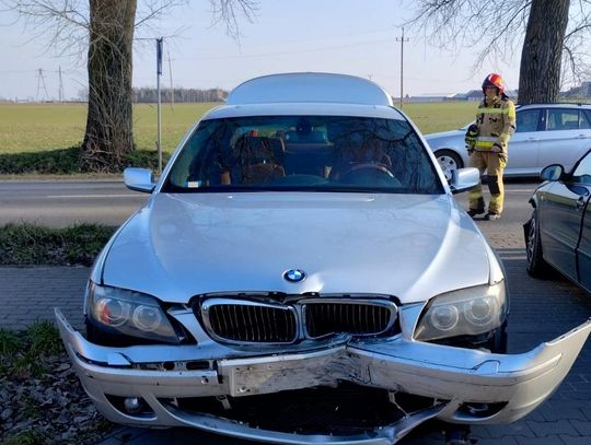 Zderzenie BMW i Seata. 26-latek wymusił pierwszeństwo