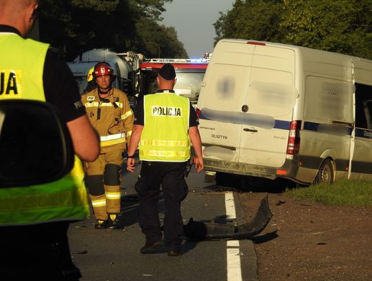 Zderzenie busa i osobówki na DK62 pod Włocławkiem. Droga zablokowana 