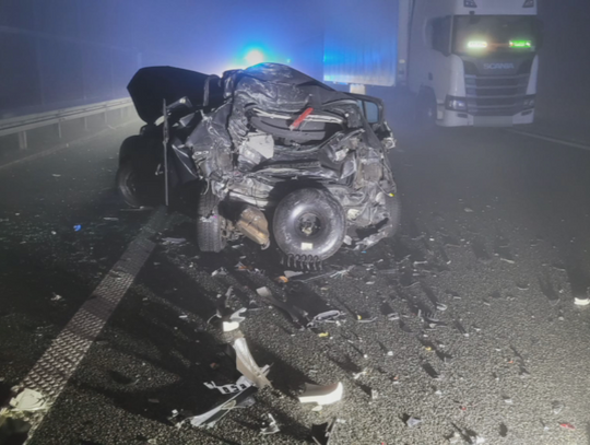 Zderzenie ciężarówki i auta osobowego na A1. Kierowca Scanii trafił do szpitala