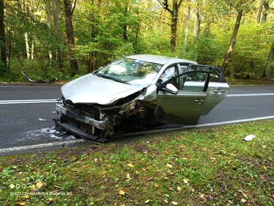 Zderzenie czterech pojazdów na drodze wojewódzkiej nr 252. Droga jest zablokowana
