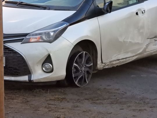 Zderzenie dwóch aut na skrzyżowaniu ulic Wiejskiej i Słonecznej. Ruch był utrudniony