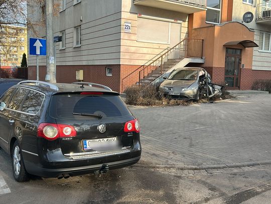 Zderzenie dwóch aut we Włocławku. Dwie kobiety trafiły do szpitala