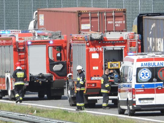 Zderzenie dwóch ciężarówek na autostradzie A1. Ruch odbywa się jednym pasem w kierunku Gdańska