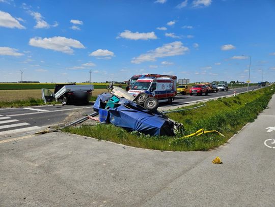 Zderzenie pojazdów na obwodnicy Lubrańca. Dwie osoby trafiły do szpitala