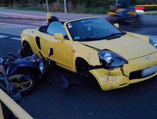 Zderzenie motocyka i samochodu osobowego w Fabiankach