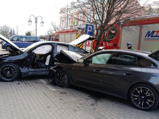 Zderzenie na skrzyżowaniu Kościuszki i Pułaskiego. Jedna osoba trafiła do szpitala Zderzenie na skrzyżowaniu Kościuszki i Pułaskiego. Jedna osoba trafiła do szpitala