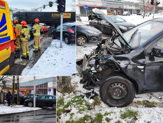 Zderzenie trzech pojazdów na skrzyżowaniu ul. Wiejskiej i Planty