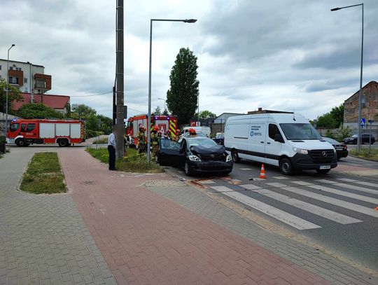 Zderzenie pojazdów osobowych na Kapitulnej. Jedna osoba poszkodowana