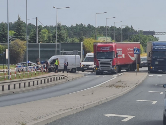 Zderzenie samochodu dostawczego i ciężarowego na dk 62 w miejscowości Pikutkowo