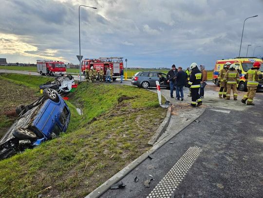 Zderzenie trzech aut na obwodnicy Lubrańca. Trzy osoby przewieziono do szpitala