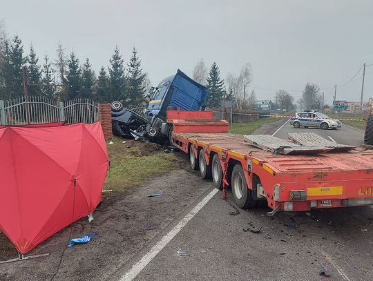 Zderzenie Volkswagena i ciężarówki. Włocławianin zginął na miejscu