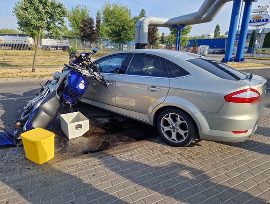 Zderzenie Yamahy i Forda na ulicy Barskiej. Motocyklista trafił do szpitala