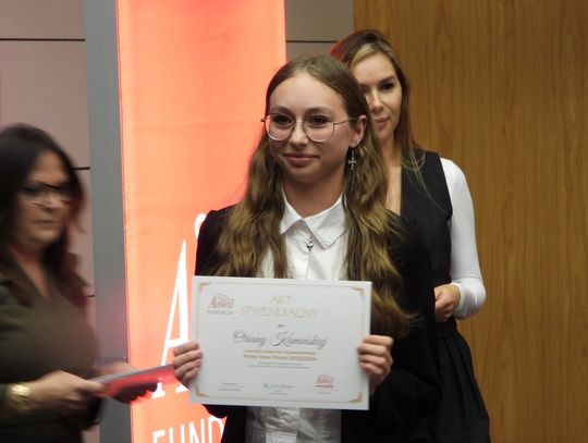 Zdolni uczniowie otrzymali stypendia Fundacji ANWIL pn. „Primi inter Pares”