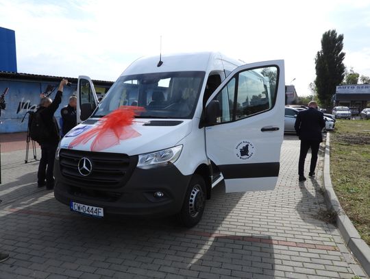 Zespół Szkół nr 3 ma nowy autobus przystosowany do przewozu osób niepełnosprawnych