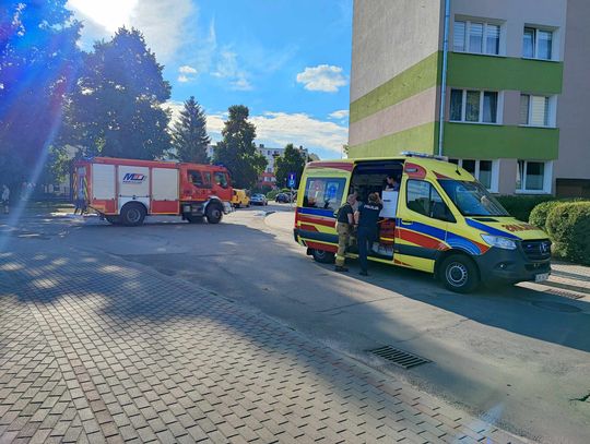 Zgłoszenie o próbie samobójczej na os. Zazamcze. Na miejscu policja, straż i ZRM