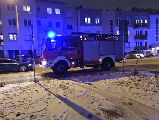 Zgon 63-latki przy ul. Łęgskiej. Sąsiedzi nie widzieli kobiety od kilku dni, wezwali służby 