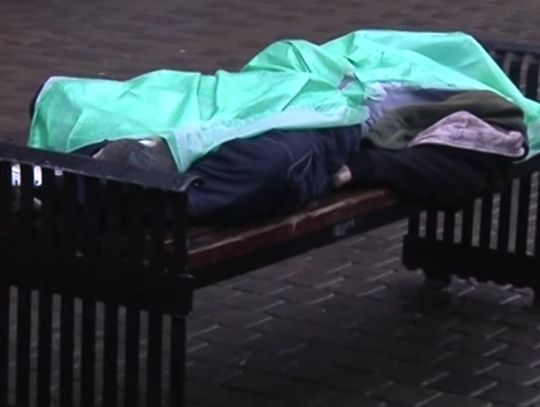 Zgon 72-letniego mężczyzny na Placu Wolności. Przyczynę zgonu wyjaśni sekcja zwłok