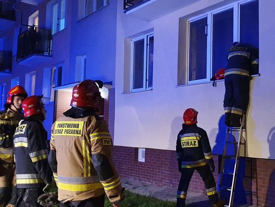 Zgon w mieszkaniu przy ul. Dziewińskiej. Drzwi forsowali strażacy  