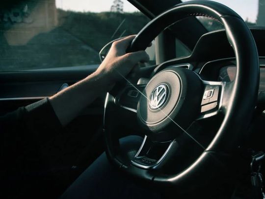 Złamał sądowy zakaz prowadzenia pojazdu. Trafi na 100 dni do więzienia