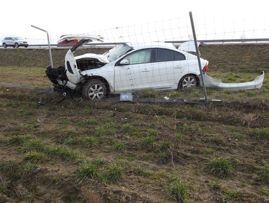 Znamy przyczynę dachowania na autostradzie