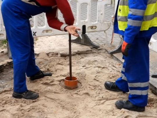 Żona pracownika MPWiK: "Jeździ po domach montuje wodomierze, naprawia awarie. Brak płynów, brak rękawiczek"