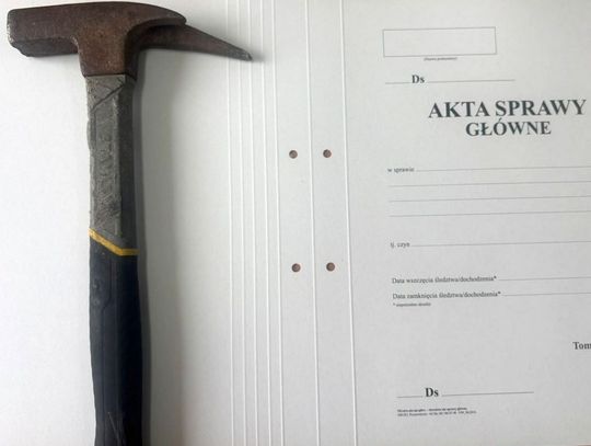 Zrywał flagi państwowe i włamał się do magazynu. Grozi mu do 10 lat więzienia