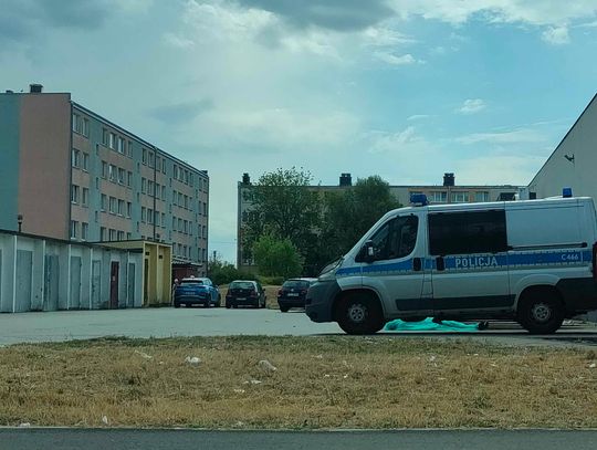 Konieczna będzie sekcja zwłok mężczyzny, którego ciało znaleziono przy Biedronce
