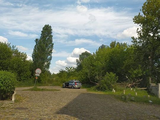 Zwłoki mężczyzny w centrum miasta. Wisiał w pobliżu bulwarów