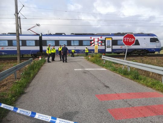 Zwrot w sprawie śmiertelnego potrącenia przez pociąg matki i 8-letnich bliźniąt w Lubieniu Kujawskim. Maszynista z zarzutami