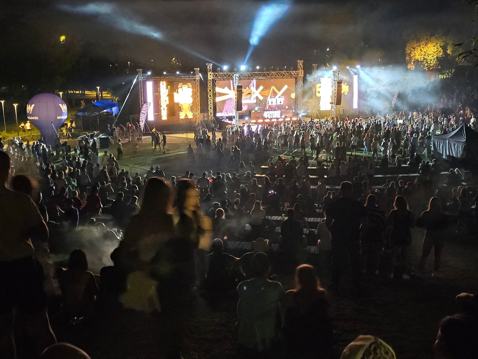 Freshland Festival Stage Destroyed by Wind: Organizers Vow to Continue Freshland Festival Stage Destroyed by Wind: Organizers Vow to Continue