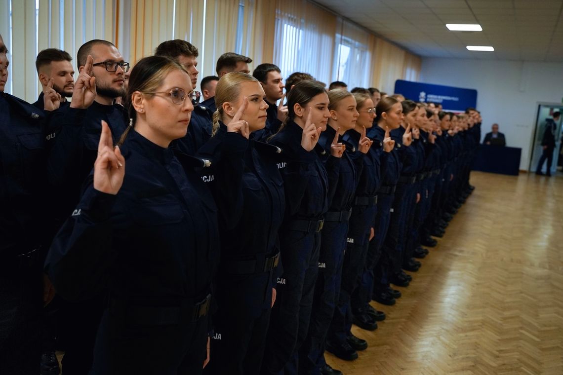 12 z nich trafi do Włocławka. Do policji wstąpiło 58 funkcjonariuszy